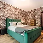 Tampa Gardens - Adults Only Lejlighed Braşov