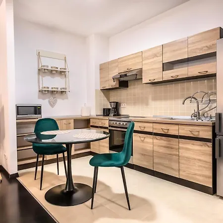 Tampa Gardens - Adults Only Апартаменти Брашов