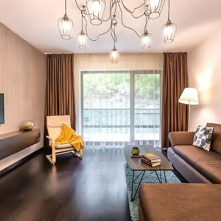 Tampa Gardens - Adults Only Apartament Brașov