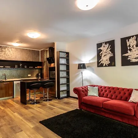 Tampa Gardens - Adults Only Apartament Brașov