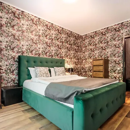 Tampa Gardens - Adults Only Apartment Brasov