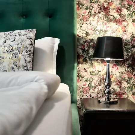 Tampa Gardens - Adults Only *