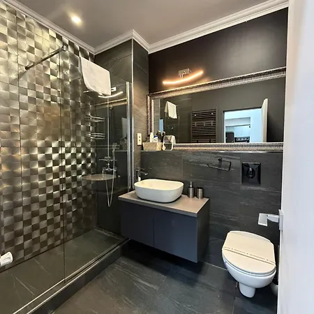 Tampa Gardens - Adults Only Apartament Brașov