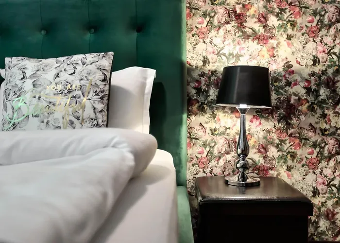 Tampa Gardens - Adults Only *