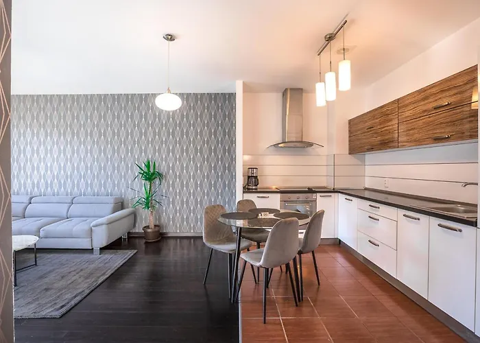 Tampa Gardens - Adults Only